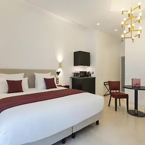 Vestay Montaigne , Париж Франция